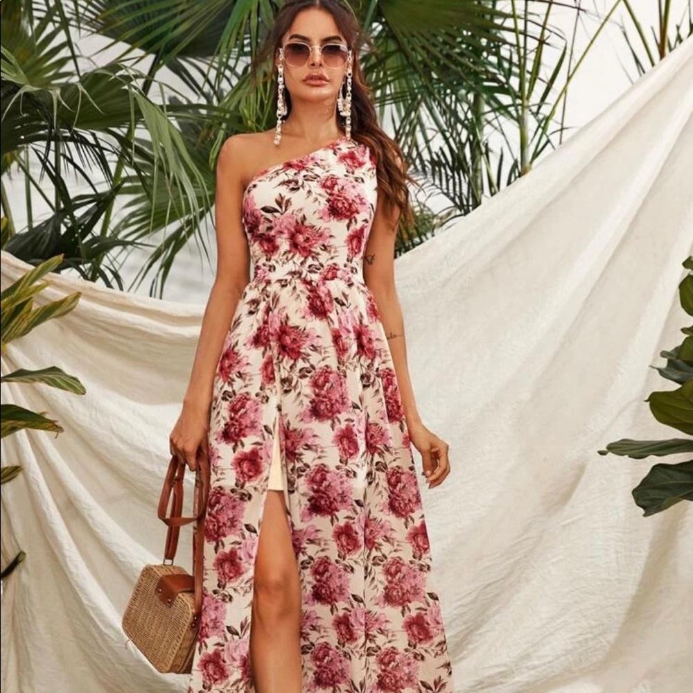 💞One shoulder floral dress💞